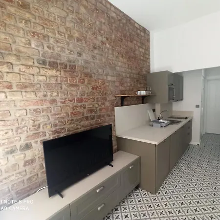 Sunflower Apartment *