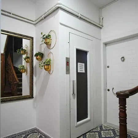 Apartment Sunflower Istanbul